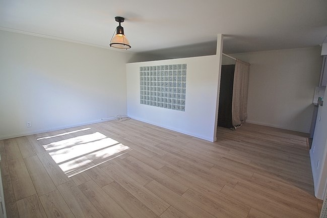 11138 Aqua Vista St, Unit 49 in Los Angeles, CA - Foto de edificio - Building Photo