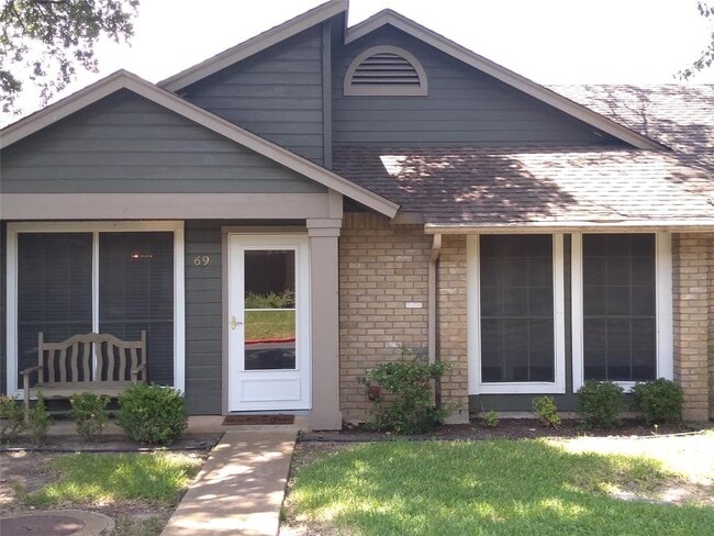 property at 1015 E Yager Ln
