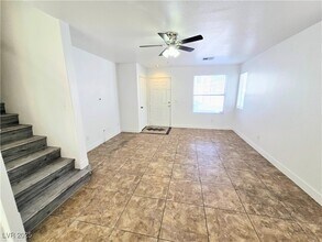 7858 Warwickshire Way in Las Vegas, NV - Building Photo - Building Photo
