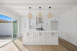 243 E 20th St in Costa Mesa, CA - Building Photo - Building Photo