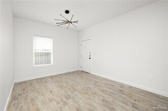 1429 W Harrison Ave, Unit 5 in Alton, TX - Foto de edificio - Building Photo