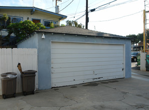 702-704 Begonia Ave in Corona Del Mar, CA - Building Photo - Building Photo