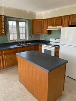 9 Church St in Millerton, NY - Building Photo