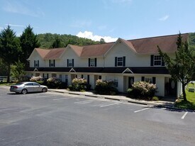 925 Qualla Rd, Unit #A in Hayesville, NC - Building Photo