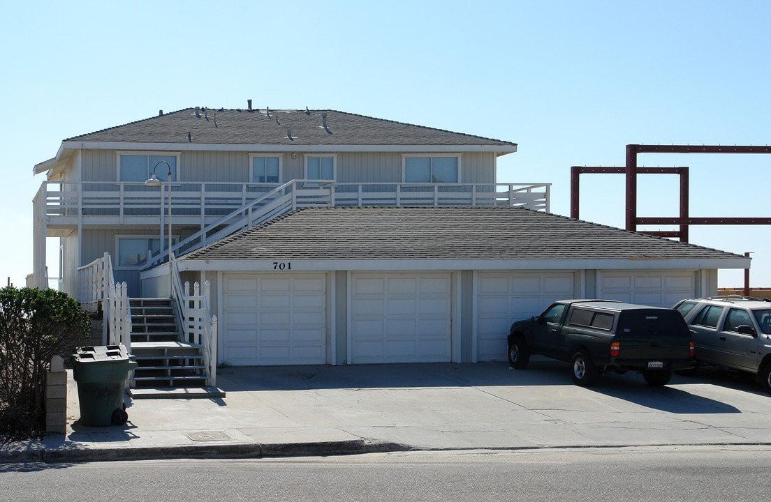 701 Mandalay Beach Rd in Oxnard, CA - Building Photo