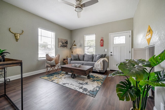 2501 W North B St in Tampa, FL - Building Photo - Building Photo