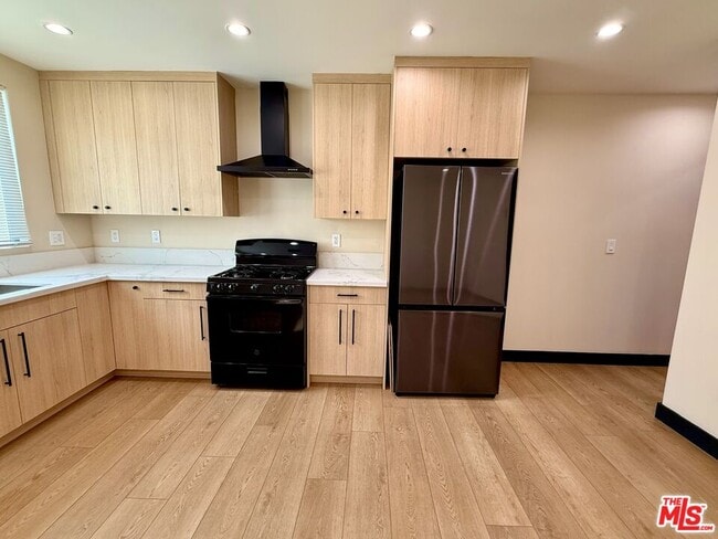 7309 Yarmouth Ave in Los Angeles, CA - Building Photo - Building Photo