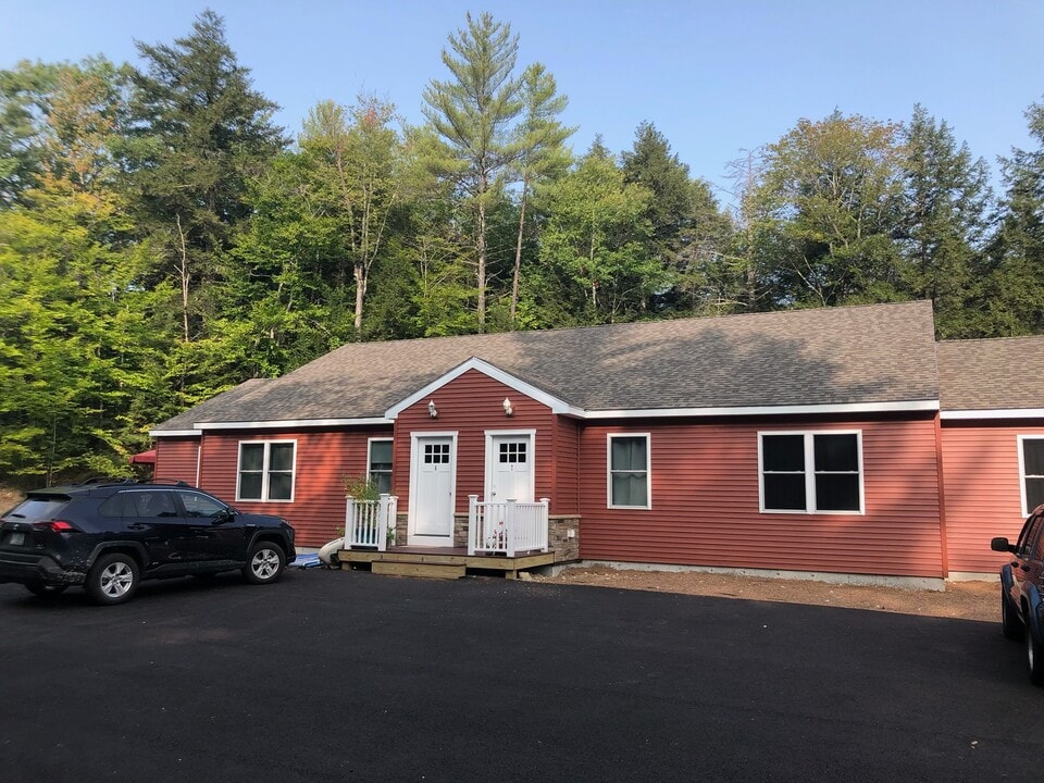1133 Chocorua Rd in Tamworth, NH - Building Photo