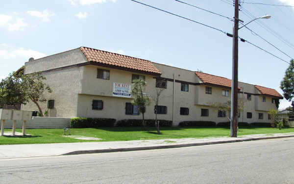 Grand House Apartments in Riverside, CA - Building Photo - Building Photo