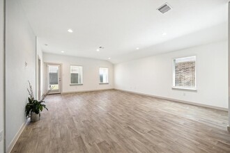8115 Brahman Ln in Arcola, TX - Foto de edificio - Building Photo