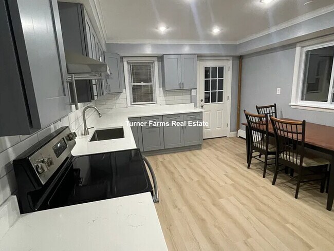 21 Emery St