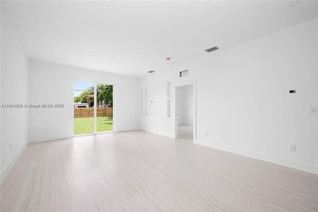 10745 SW 217th Ave in Miami, FL - Building Photo - Building Photo