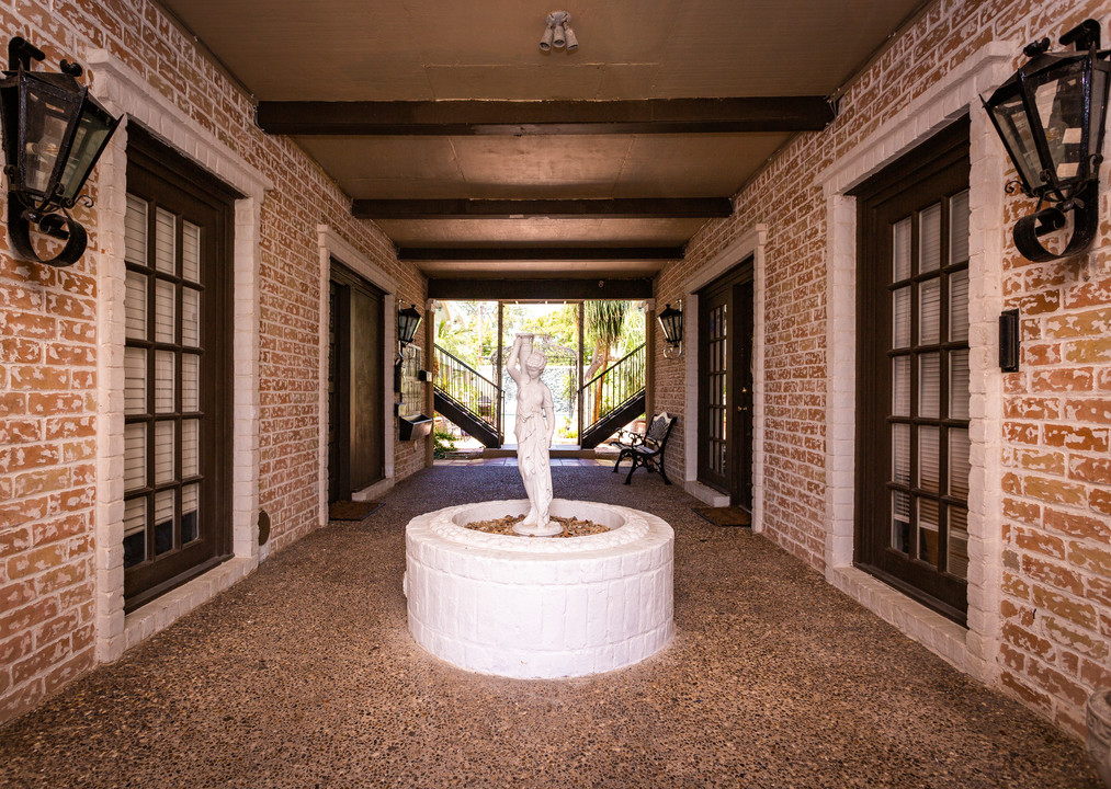 Courtyard Villas in Corpus Christi, TX - Foto de edificio