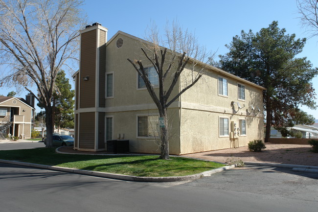 Village At Karen in Las Vegas, NV - Foto de edificio - Building Photo