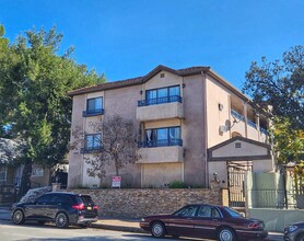 1590 N Fair Oaks Ave in Pasadena, CA - Building Photo - Building Photo