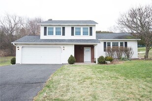 5230 Winkworth Pkwy in Syracuse, NY - Building Photo