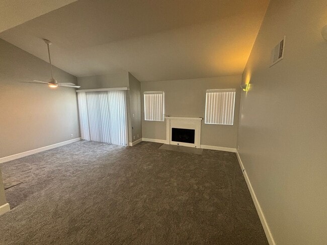 27063 Crossglade Ave in Santa Clarita, CA - Building Photo - Building Photo