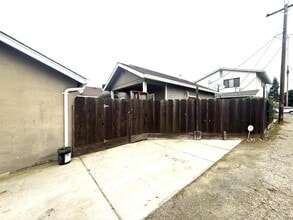 61 Lambuth Ave in Oakdale, CA - Building Photo - Building Photo