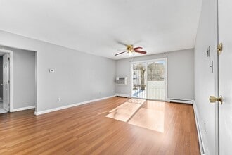 82 Boylston Ln in Lowell, MA - Building Photo - Building Photo