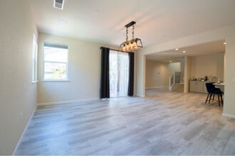 3625 Blue Bird Dr in Modesto, CA - Building Photo - Building Photo