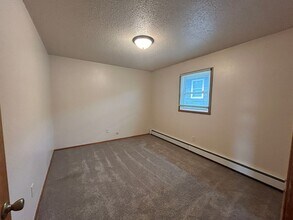 352 2nd Ave SW in Dickinson, ND - Building Photo - Building Photo