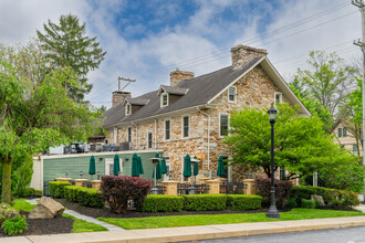 Sadsbury Square in Parkesburg, PA - Foto de edificio - Building Photo