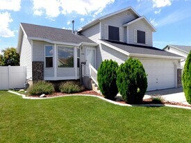 3340 S Raquel Cir in West Valley City, UT - Building Photo