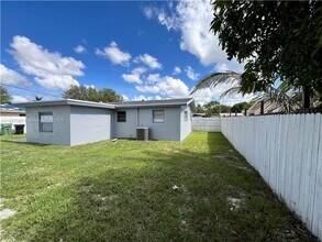 2854 SW 4th Pl in Fort Lauderdale, FL - Building Photo - Building Photo