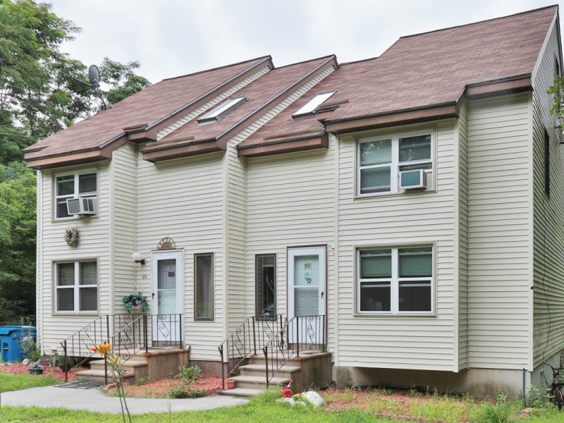 Hudson Ridge in Hudson, NH - Foto de edificio