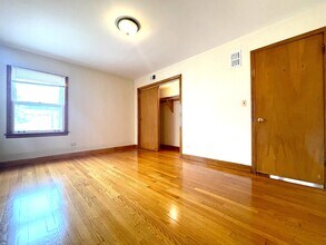 5127 N Springfield Ave in Chicago, IL - Building Photo - Building Photo