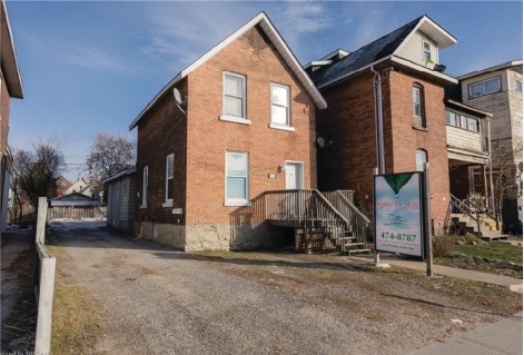 2 Main St E in North Bay, ON - Building Photo