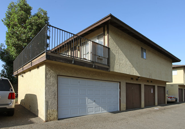 1217 S Athena Way in Anaheim, CA - Building Photo - Building Photo