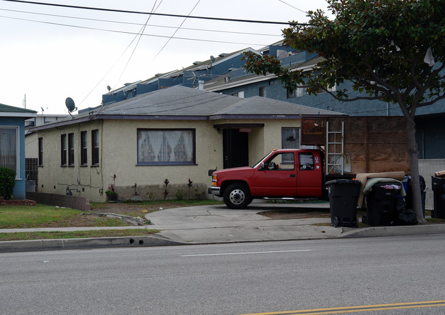 14808 Inglewood Ave in Hawthorne, CA - Building Photo - Building Photo