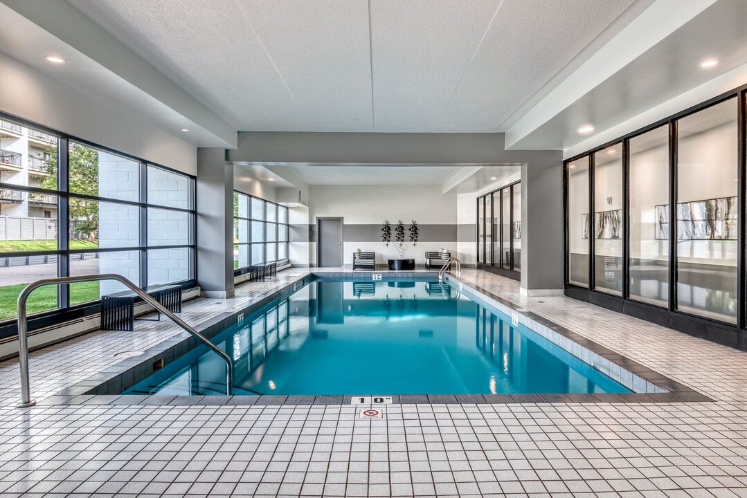 Richmond Towers in Calgary, AB - Building Photo