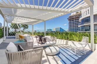 55 SW 9th St, Unit 1803 in Miami, FL - Building Photo - Building Photo