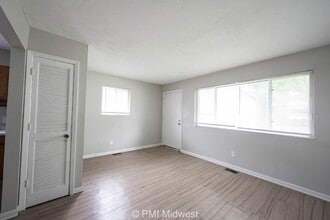 2248 N Leland Ave in Indianapolis, IN - Foto de edificio - Building Photo