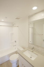 301 S Swall Dr in Los Angeles, CA - Building Photo - Interior Photo