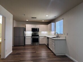 125 Latente Dr in Palmdale, CA - Building Photo - Building Photo