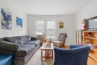 188 Oak St, Unit 2 in Lewiston, ME - Foto de edificio - Building Photo