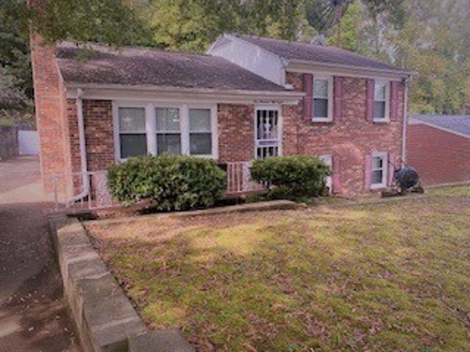 158 Kirkwood Dr in Danville, VA - Building Photo