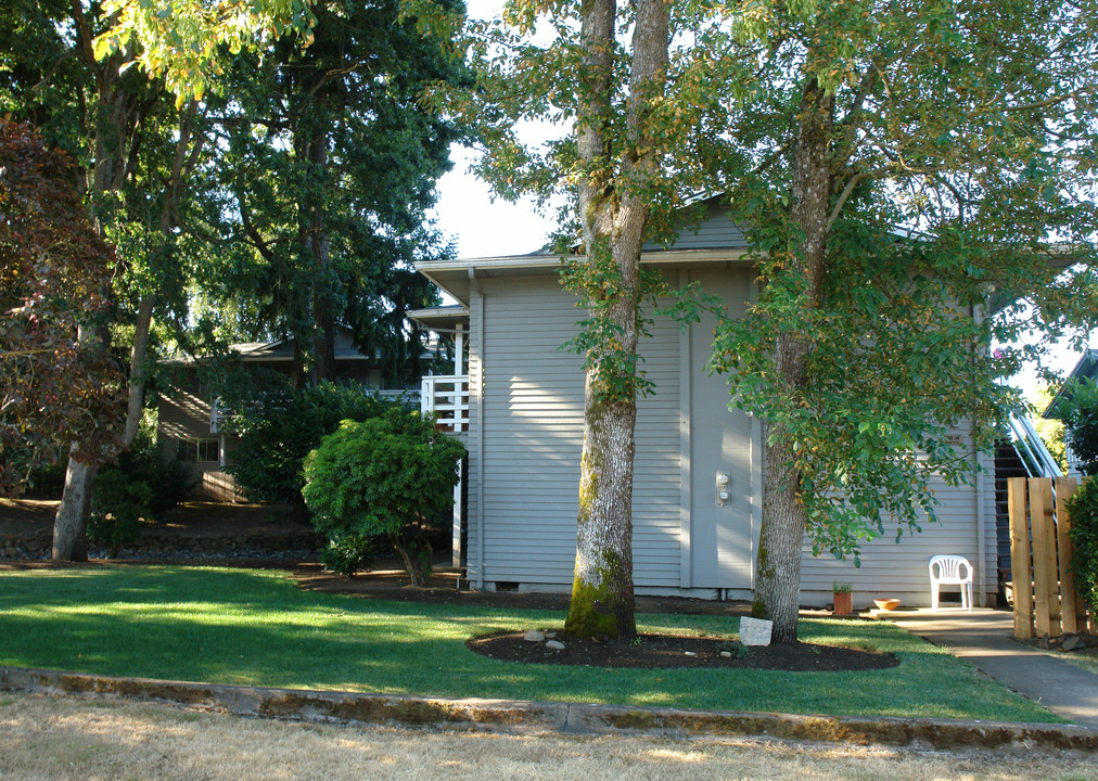 612-614 Shangri-la St NE in Salem, OR - Building Photo