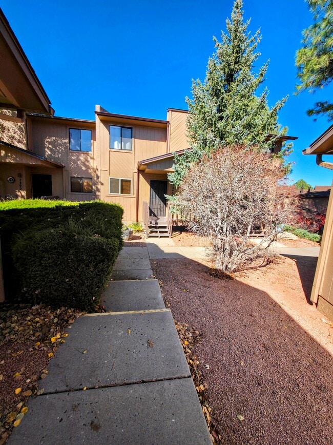 2488 N Whispering Pines Way in Flagstaff, AZ - Foto de edificio - Building Photo