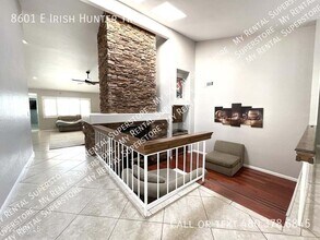 8601 E Irish Hunter Trail in Scottsdale, AZ - Foto de edificio - Building Photo