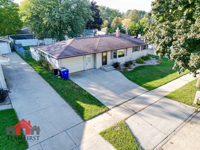 2401 S Walden Ave in Appleton, WI - Building Photo