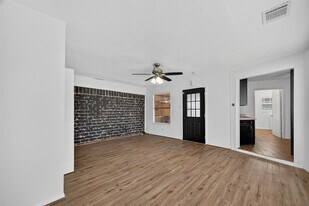 9858 Sageaspen Ln in Houston, TX - Building Photo