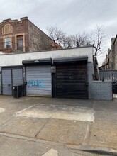 568 Pine St in Brooklyn, NY - Building Photo - Building Photo