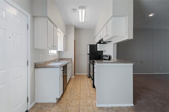 11211 Pembridge Dr in Houston, TX - Building Photo - Building Photo