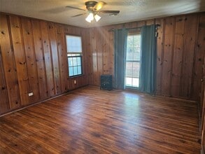 503 W 12th St in Taylor, TX - Building Photo - Building Photo