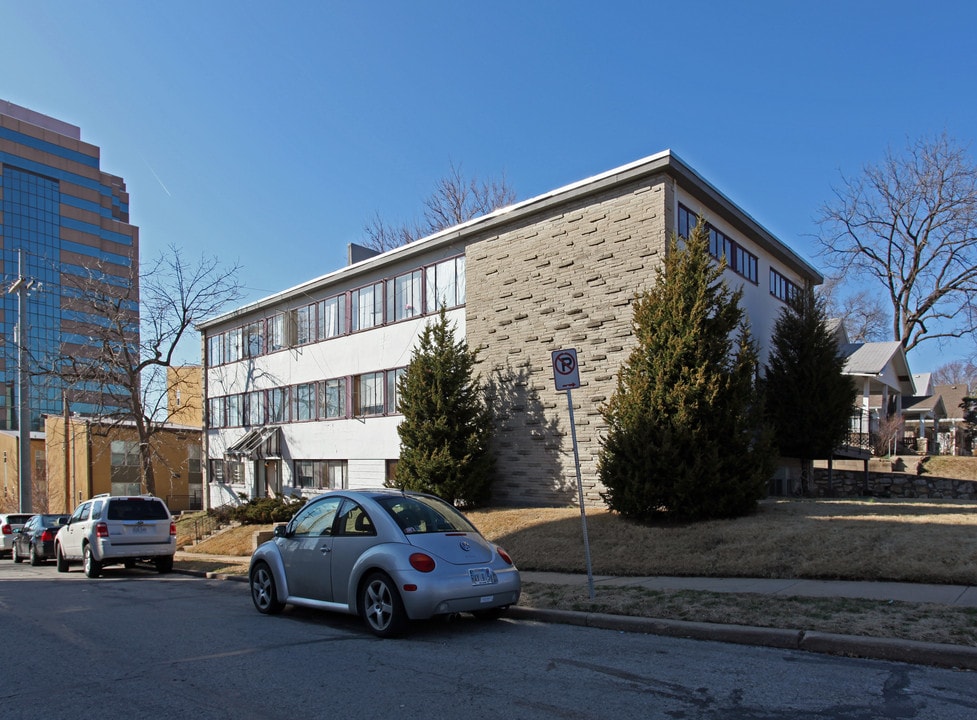 4544 Summit St in Kansas City, MO - Foto de edificio