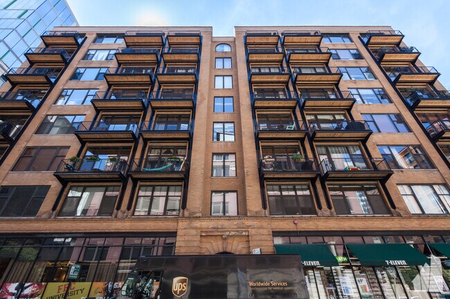 property at 625 W Jackson Blvd